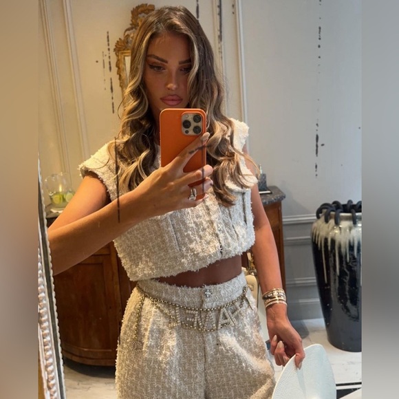 Racheli Camille vest in beige and Valentin pant in beige - Picture 5 of 11